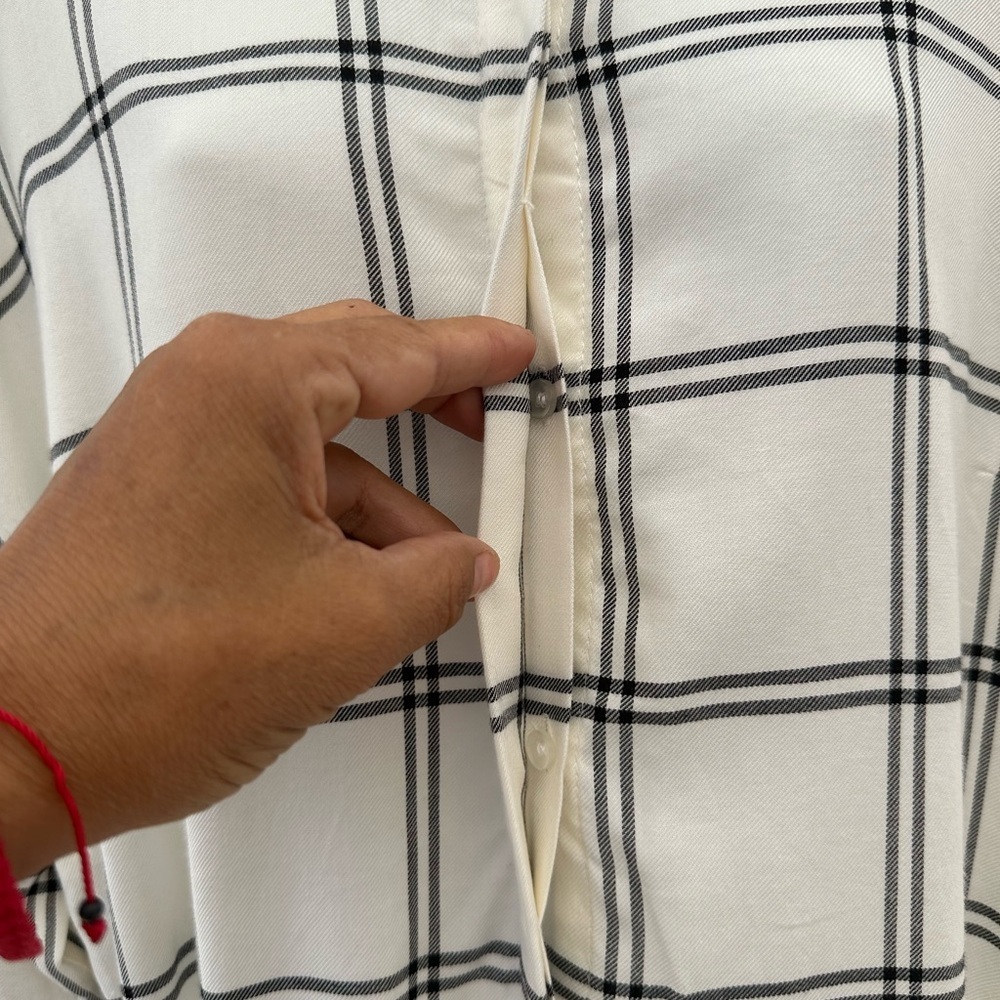 H&M White and Black Casual Button Down Shirt - Picture 5 of 10